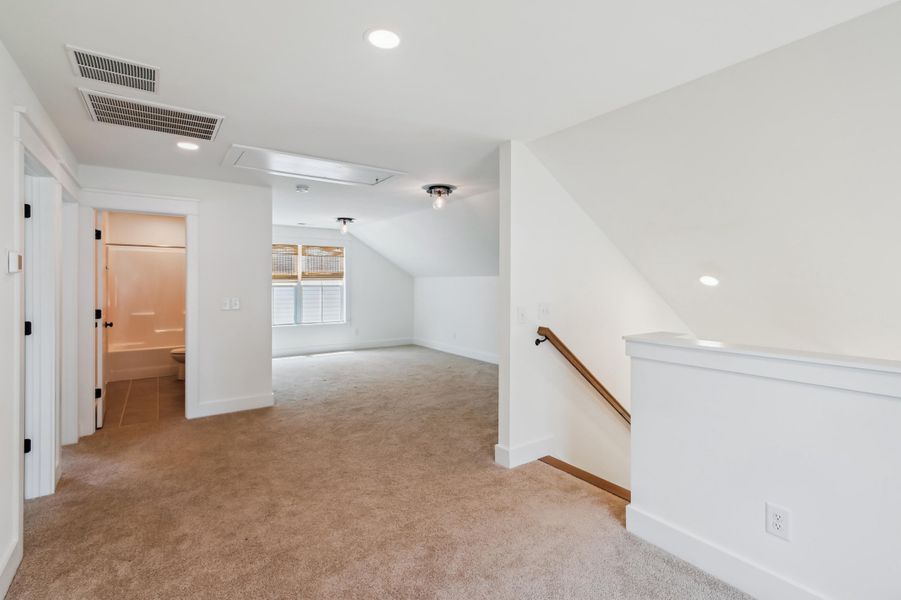Spacious, unfurnished interior of a new home in Windsor Crossing, North Charleston (Image 19).