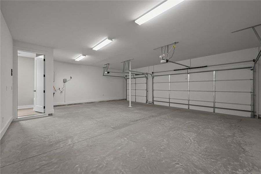 Spacious, unfurnished interior of a new home in Ellis, Marietta (Image 25).