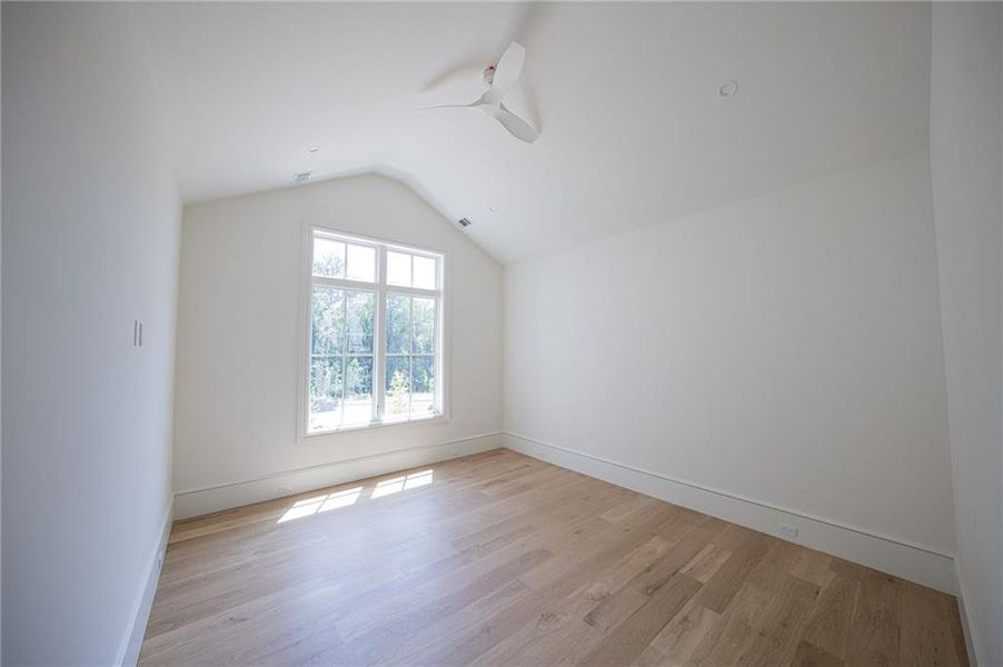 Spacious, unfurnished interior of a new home in Blue Heron Walk, Atlanta (Image 20).