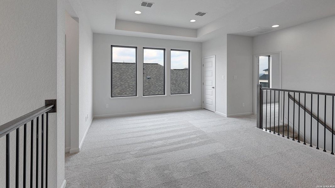 Spacious, unfurnished interior of a new home in Haby Hill, San Antonio (Image 20).