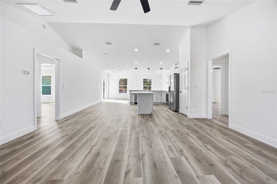 Spacious, unfurnished interior of a new home in , Dunnellon (Image 17).