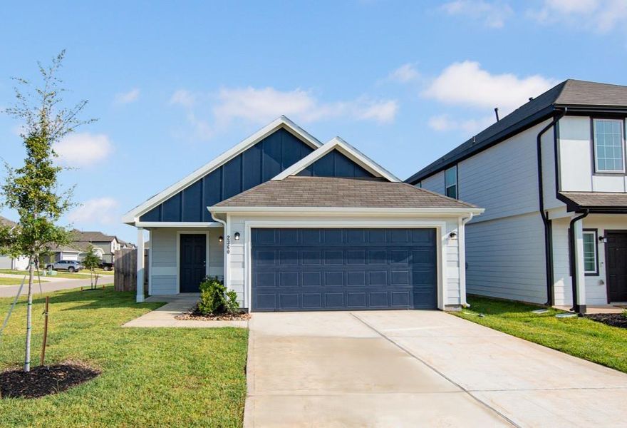 Front exterior of a new home in River's Edge, Conroe, TX, highlighting curb appeal (Image 1).