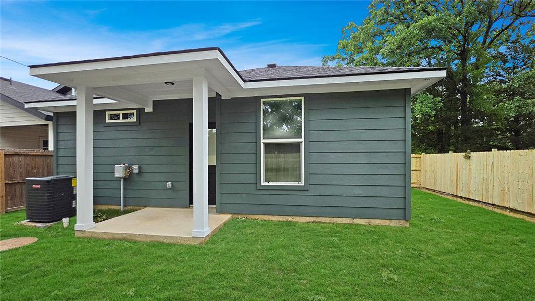 Exterior details and patio area of a home in , Mabank (Image 20).