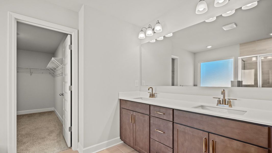 Representative furnished interior of a home built from the Summit by D.R. Horton in Heritage Pointe, Senoia (Image 12).