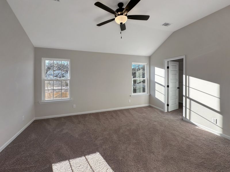 Spacious, unfurnished interior of a new home in Grand Reserve, Hinesville (Image 15).