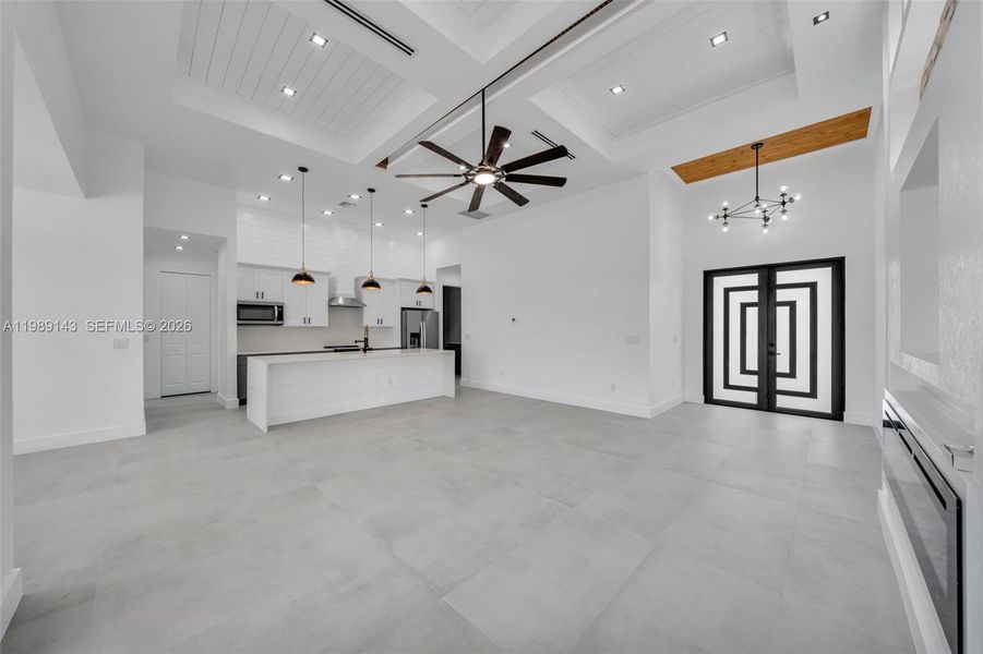 Spacious, unfurnished interior of a new home in , Cape Coral (Image 33).
