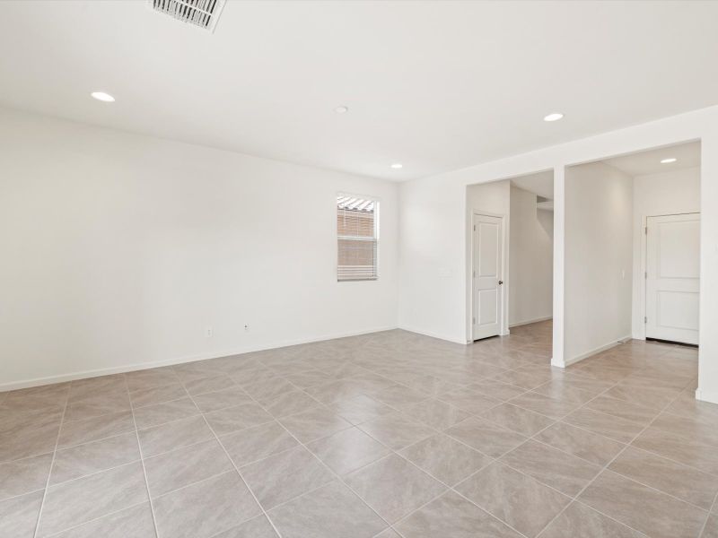 Spacious, unfurnished interior of a new home in Mandarina - Signature Series, Marana (Image 8).