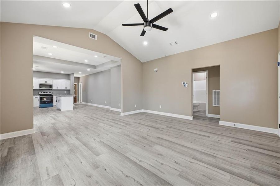 Spacious, unfurnished interior of a new home in , Calhoun (Image 19).