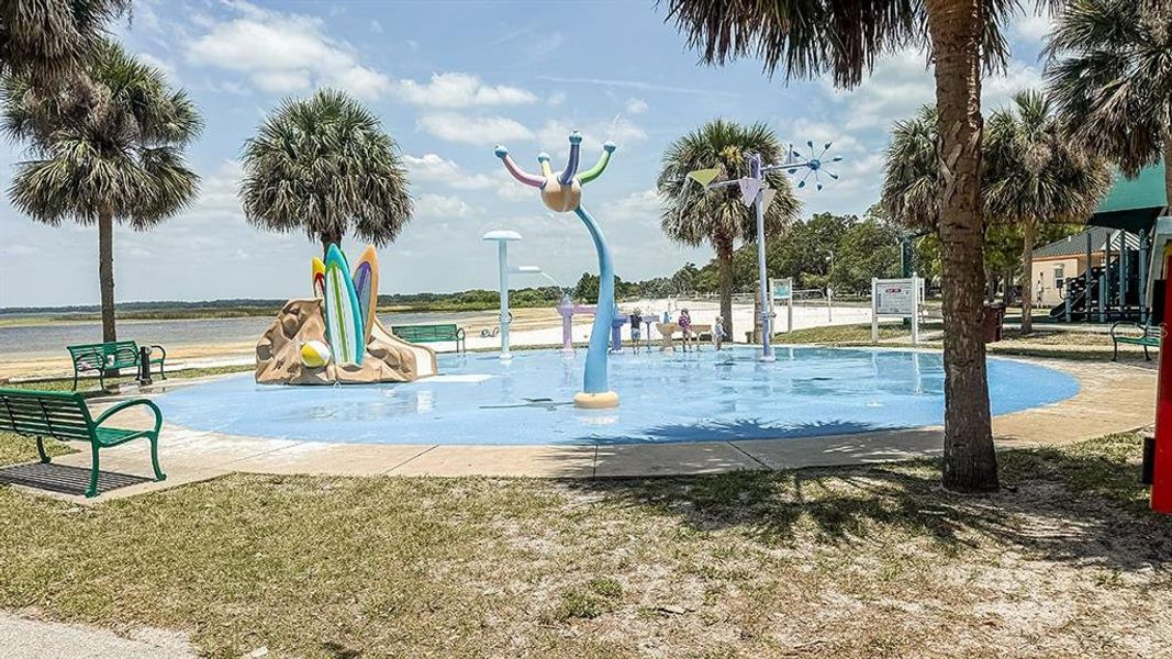 Community amenities in The Waters at Center Lake Ranch, St. Cloud (Image 42).