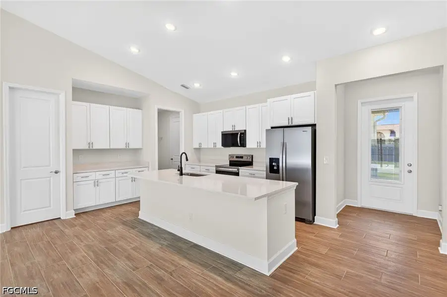 Furnished interior view inside a new home in Cape Coral, Cape Coral (Image 7).
