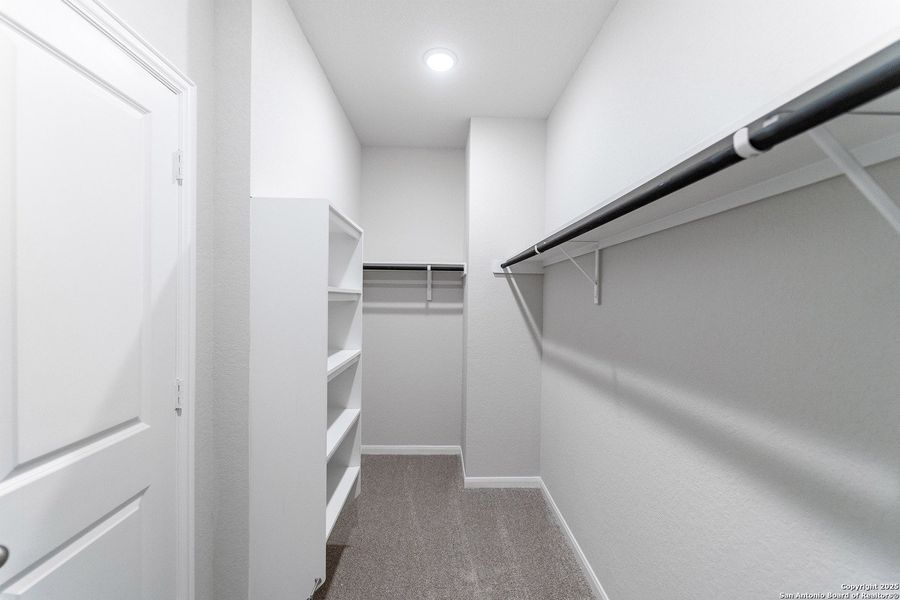 Spacious, unfurnished interior of a new home in Cloud Country, New Braunfels (Image 15).