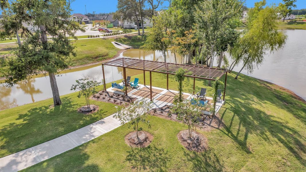 Image 24 of a home in Fulshear Lakes 80'.
