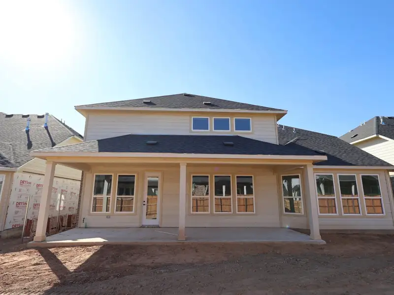 Exterior details and patio area of a home in Barksdale, Leander (Image 2).