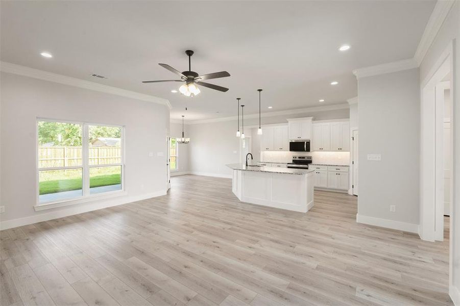 Spacious, unfurnished interior of a new home in , Mabank (Image 15). Spacious, unfurnished interior of a new home in , Mabank (Image 15).