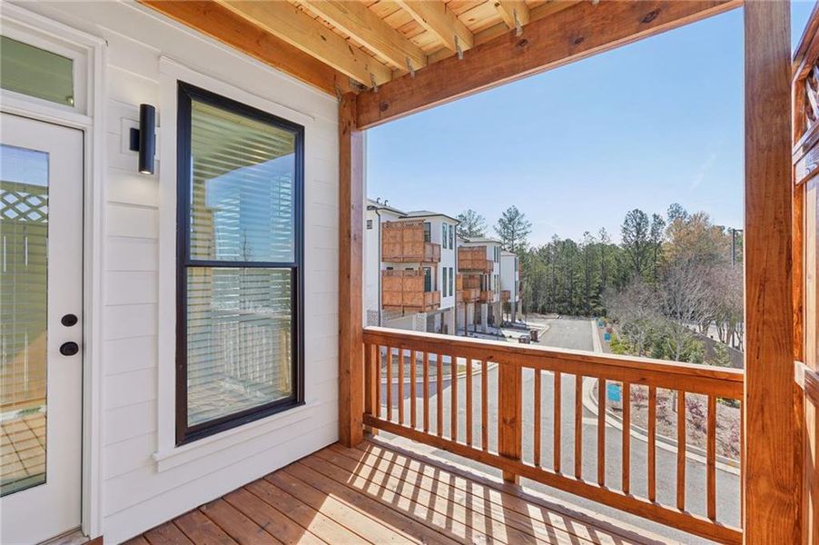 Exterior details and patio area of a home in IveyBrooke, Alpharetta (Image 26).