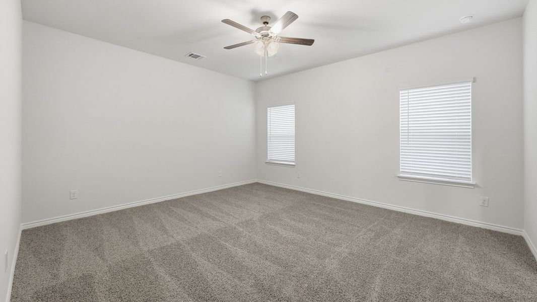 Spacious, unfurnished interior of a new home in Winchester Crossing, Princeton (Image 6).
