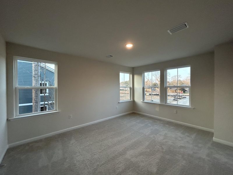 Spacious, unfurnished interior of a new home in , Summerville (Image 29).