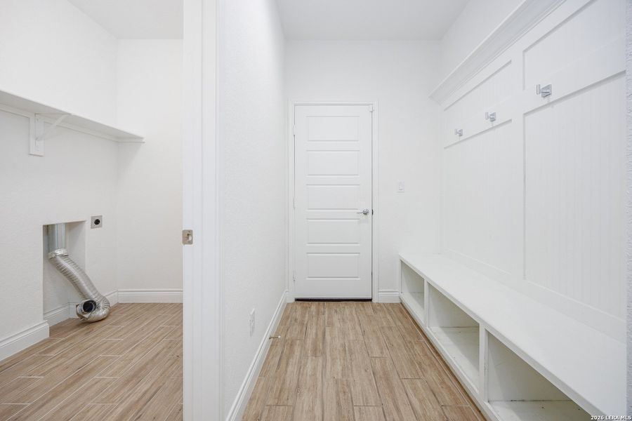 Spacious, unfurnished interior of a new home in Bison Ridge, San Antonio (Image 47).