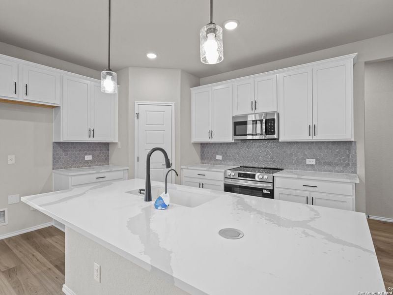 Image 31 of a home in Royal Crest.