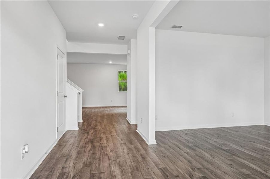 Spacious, unfurnished interior of a new home in Heritage River, Euharlee (Image 30). Spacious, unfurnished interior of a new home in Heritage River, Euharlee (Image 30).