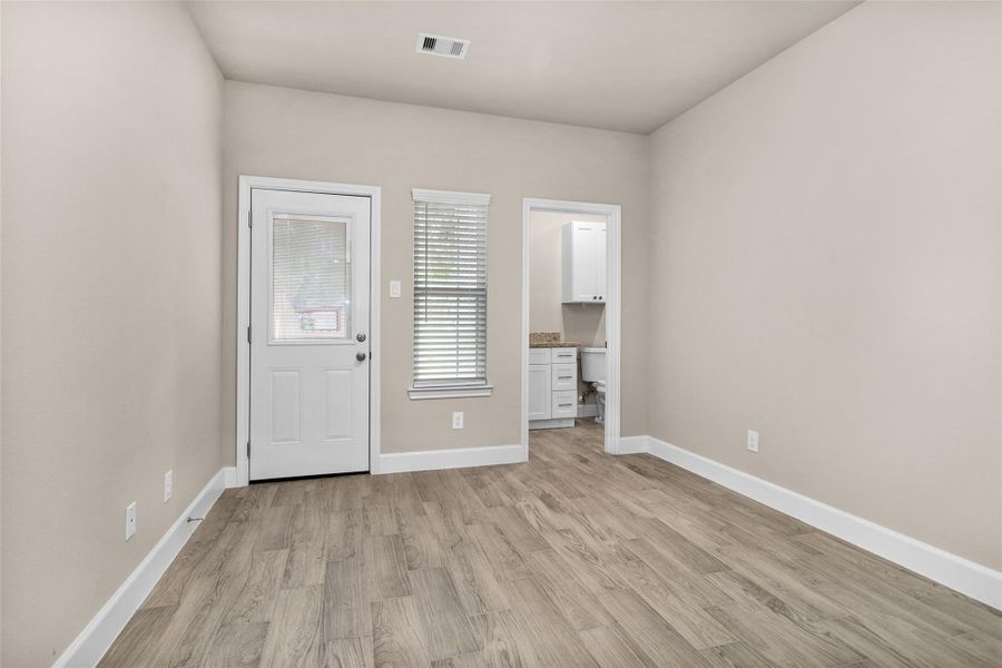 Spacious, unfurnished interior of a new home in , Willis (Image 34).