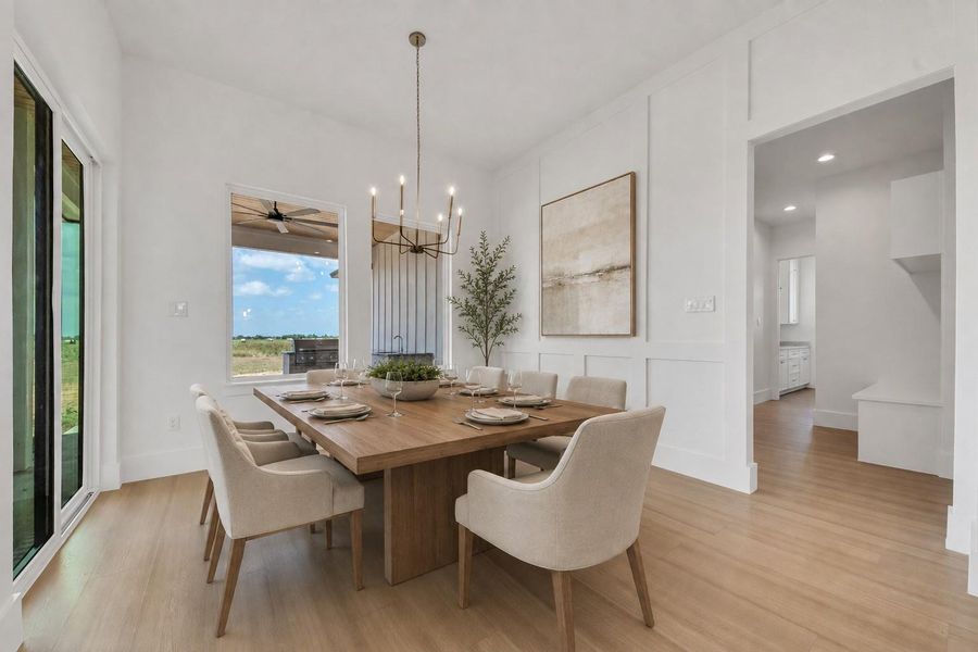 Virtualy Staged dining area. Virtualy Staged dining area.