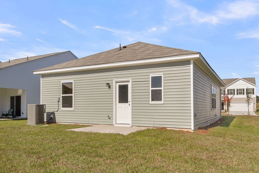 Representative exterior details of a home built from the Atlantis by Starlight Homes in Watson Hill, Summerville (Image 4).