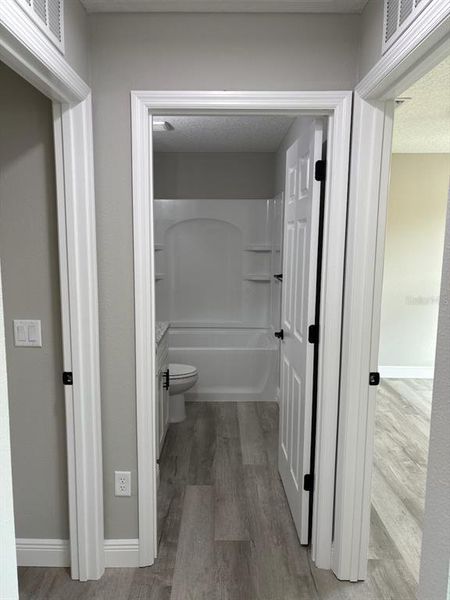 Spacious, unfurnished interior of a new home in , Citrus Springs (Image 25).