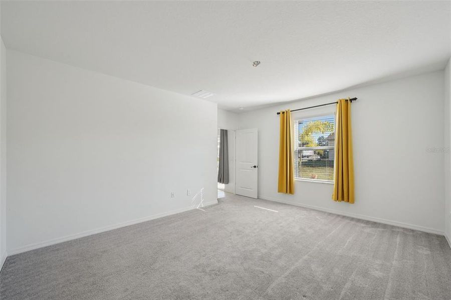 Spacious, unfurnished interior of a new home in Park East: The Manors, Plant City (Image 43). Spacious, unfurnished interior of a new home in Park East: The Manors, Plant City (Image 43).