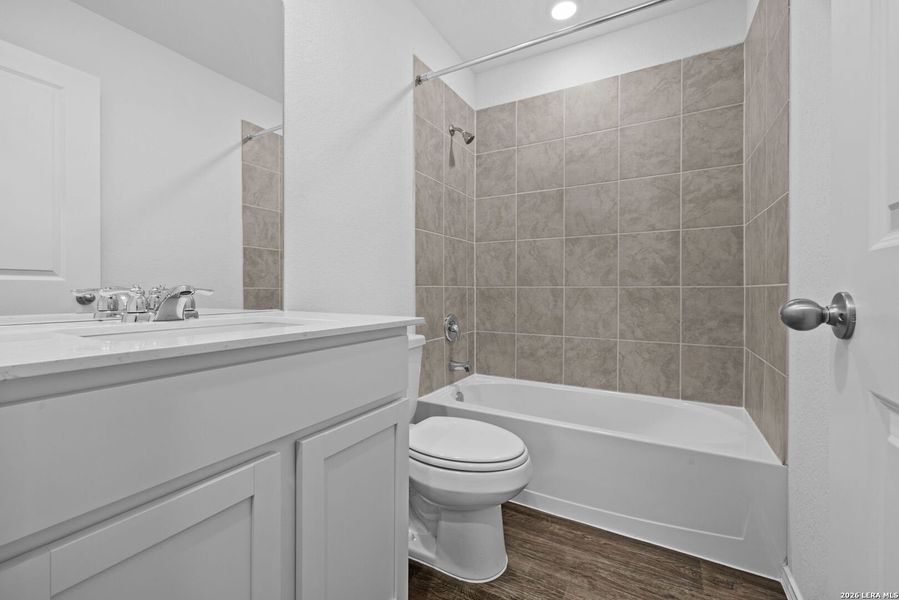 Furnished interior view inside a new home in Avenida, Converse (Image 5).