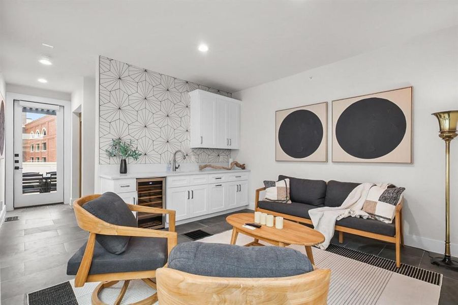 Furnished interior view inside a new home in , Grapevine (Image 25).