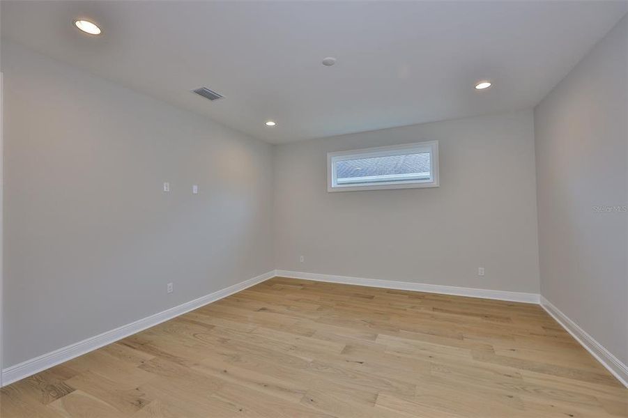 Spacious, unfurnished interior of a new home in , Tampa (Image 29).