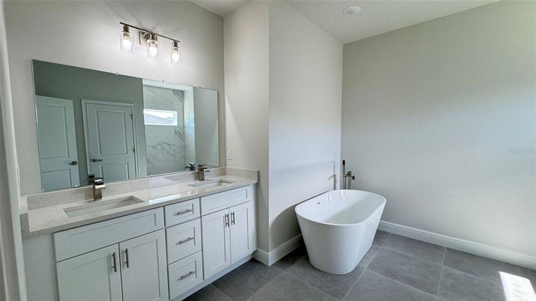 Spacious, unfurnished interior of a new home in , Ocala (Image 18).