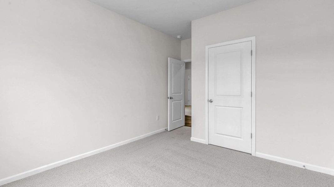 Spacious, unfurnished interior of a new home in Cross Creek, Spring Lake (Image 21).