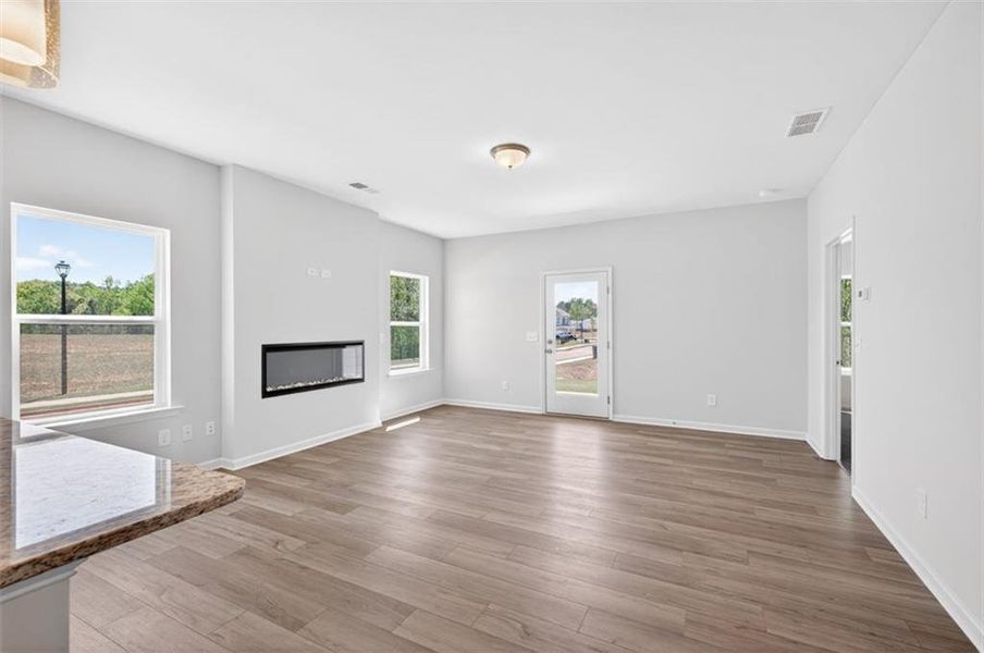 Spacious, unfurnished interior of a new home in Evergreen at Lakeside, Temple (Image 19).