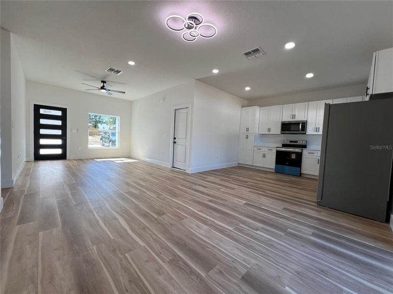 Spacious, unfurnished interior of a new home in , Ocala (Image 10).