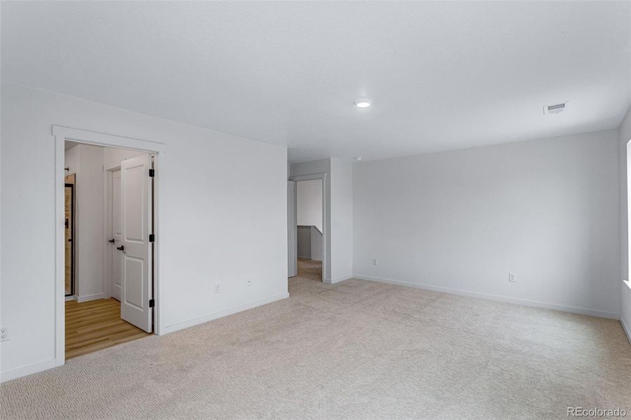 Spacious, unfurnished interior of a new home in Hansen Farm, Fort Collins (Image 30).
