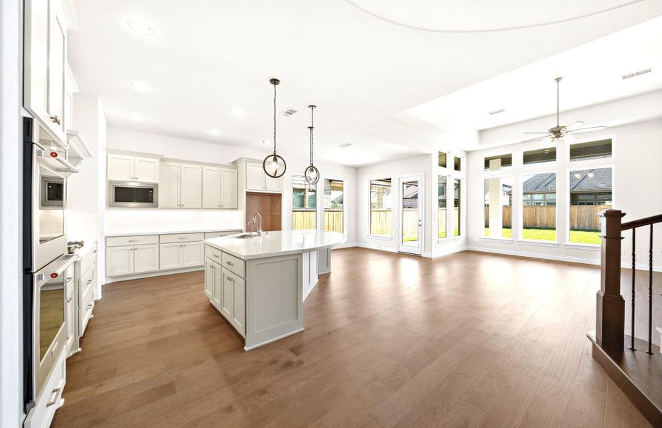 **Representative photo** **Representative photo**