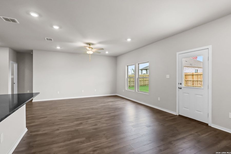 Spacious, unfurnished interior of a new home in Summerlin, San Antonio (Image 19).