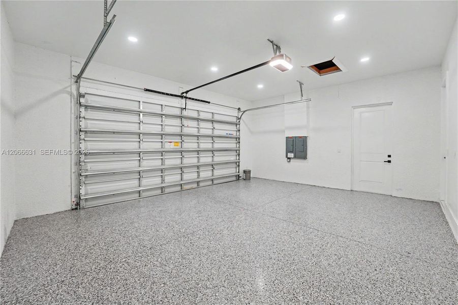 Spacious, unfurnished interior of a new home in , Lehigh Acres (Image 30).