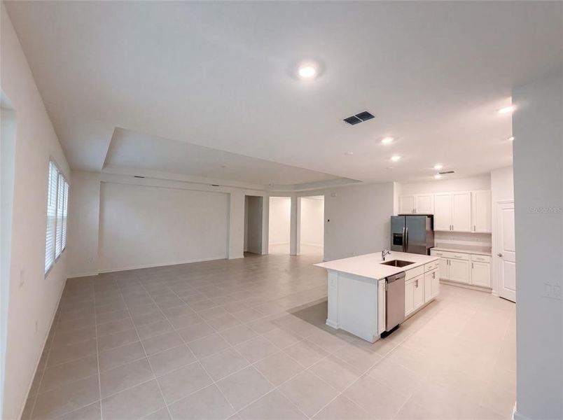 Spacious, unfurnished interior of a new home in Meadow Pointe, Groveland (Image 18).