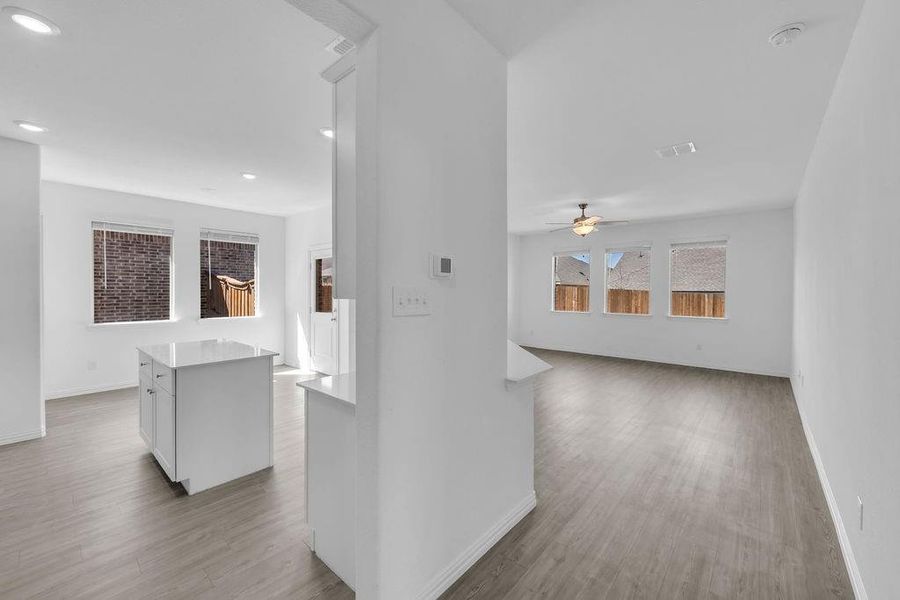 Spacious, unfurnished interior of a new home in Hurricane Creek, Anna (Image 28).