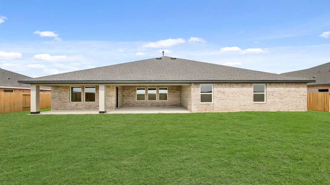 Exterior details and patio area of a home in Riverside Estates, Mont Belvieu (Image 4).