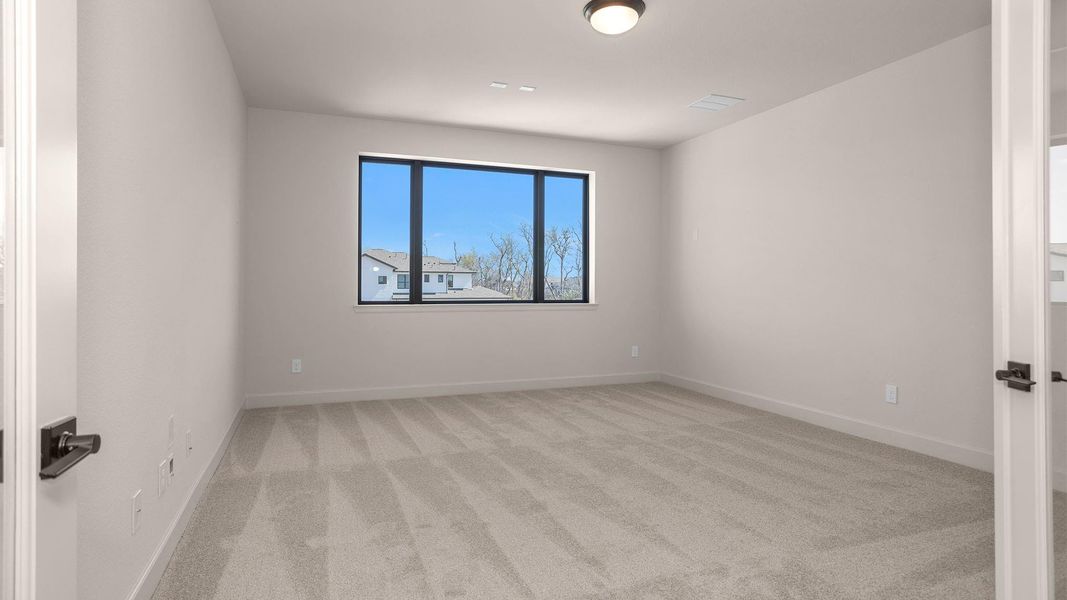 Spacious, unfurnished interior of a new home in Sienna, Missouri City (Image 13).
