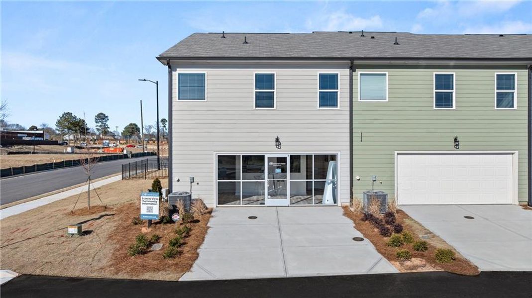 Exterior details and patio area of a home in Lake Carlton, Loganville (Image 3).