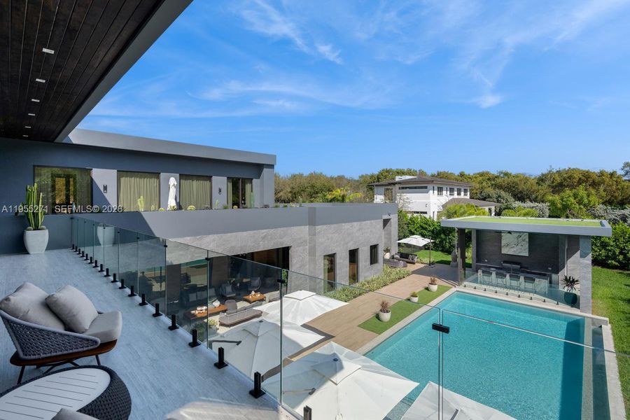 Exterior details and patio area of a home in , Pinecrest (Image 28).