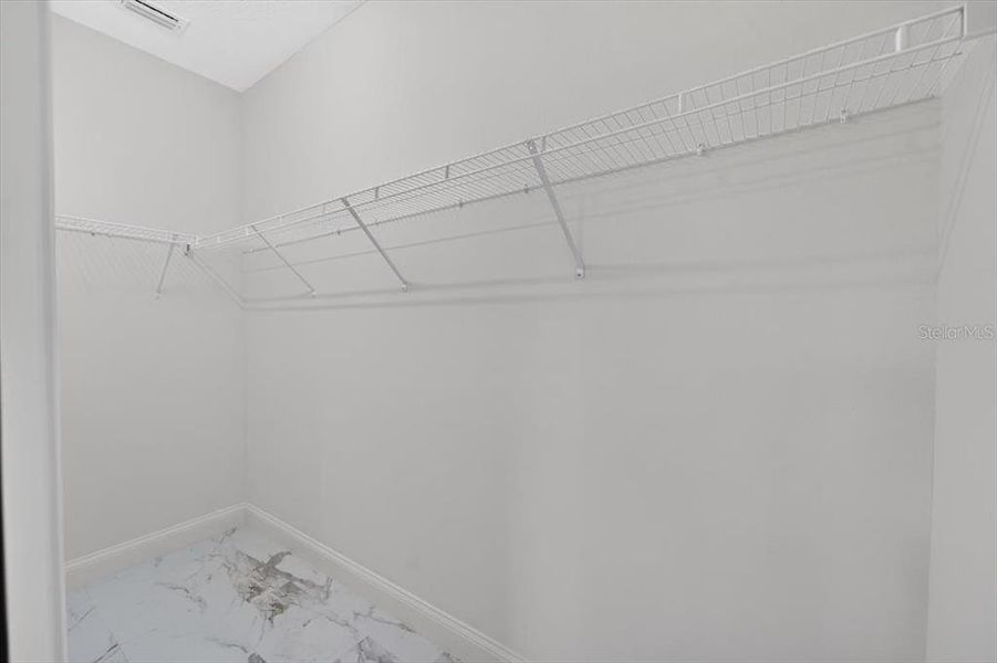 Spacious, unfurnished interior of a new home in , Tampa (Image 65).