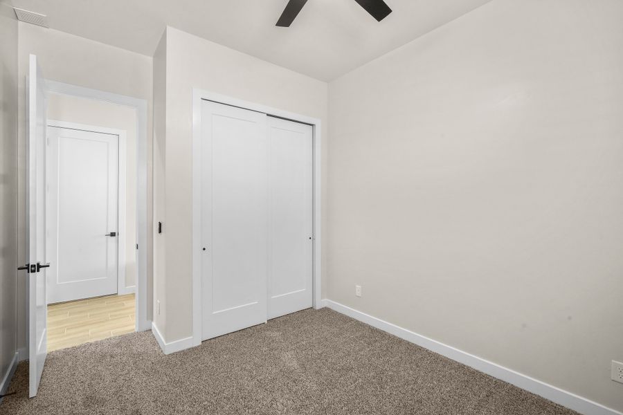 Spacious, unfurnished interior of a new home in Verdancia, El Paso (Image 38).