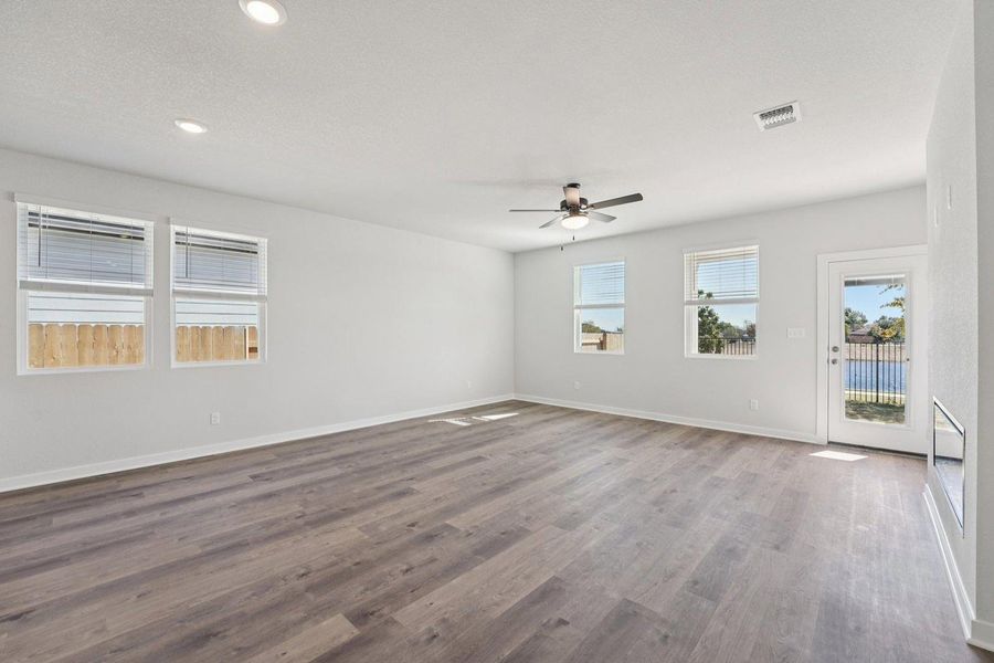 Spacious, unfurnished interior of a new home in Cloverleaf, Austin (Image 10). Spacious, unfurnished interior of a new home in Cloverleaf, Austin (Image 10).
