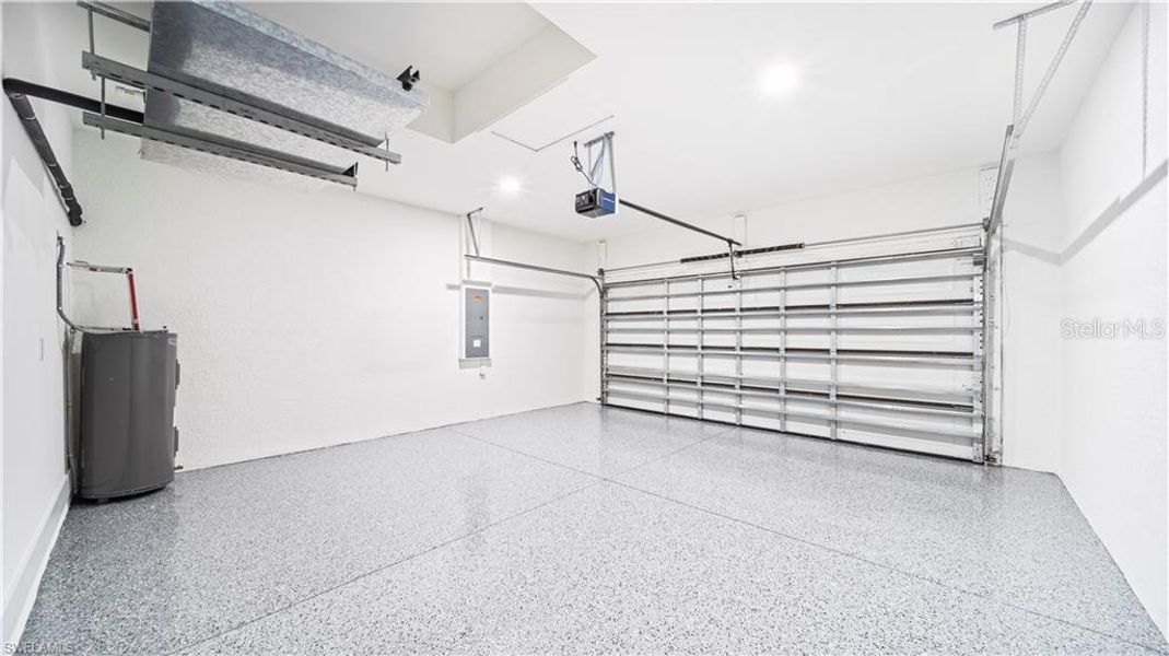 Spacious, unfurnished interior of a new home in , Lehigh Acres (Image 16).